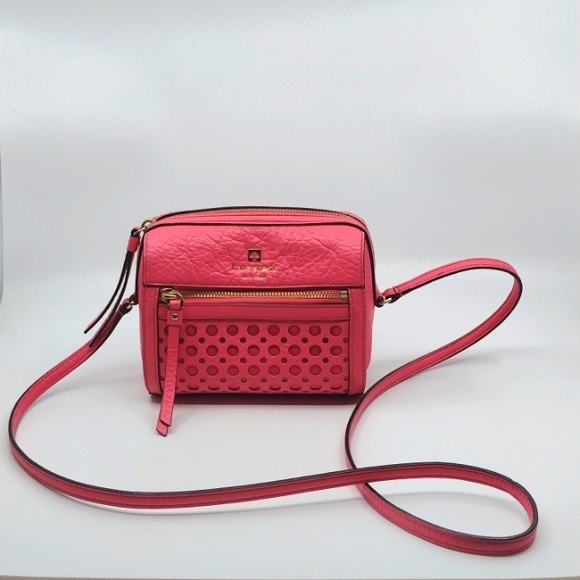 kate spade Handbags - Kate Spade crossbody bag w/ zipper closure
